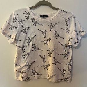 Semi-cropped tee with dinosaur pattern